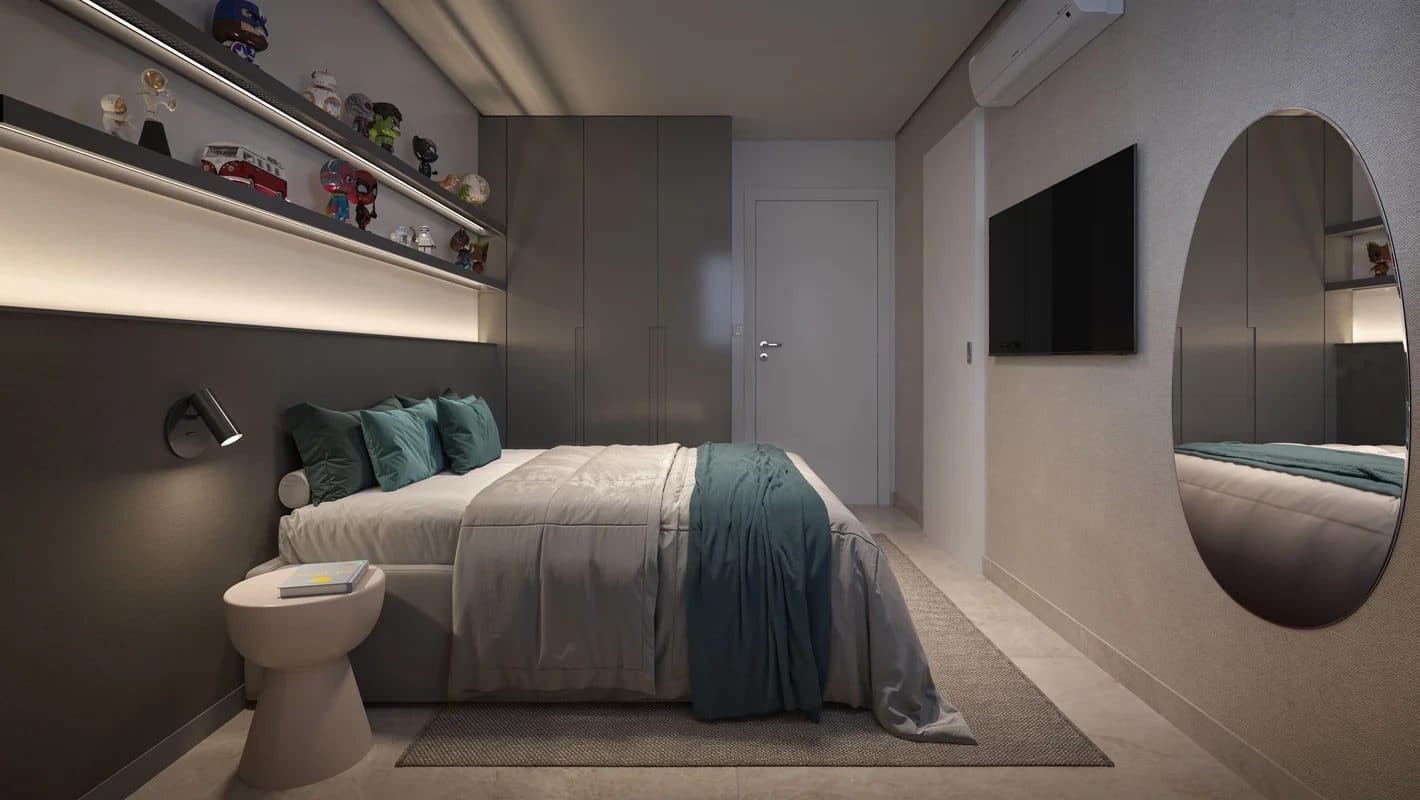 Quarto com cama de casal, cabeceira cinza escura, armários e prateleiras decoradas.