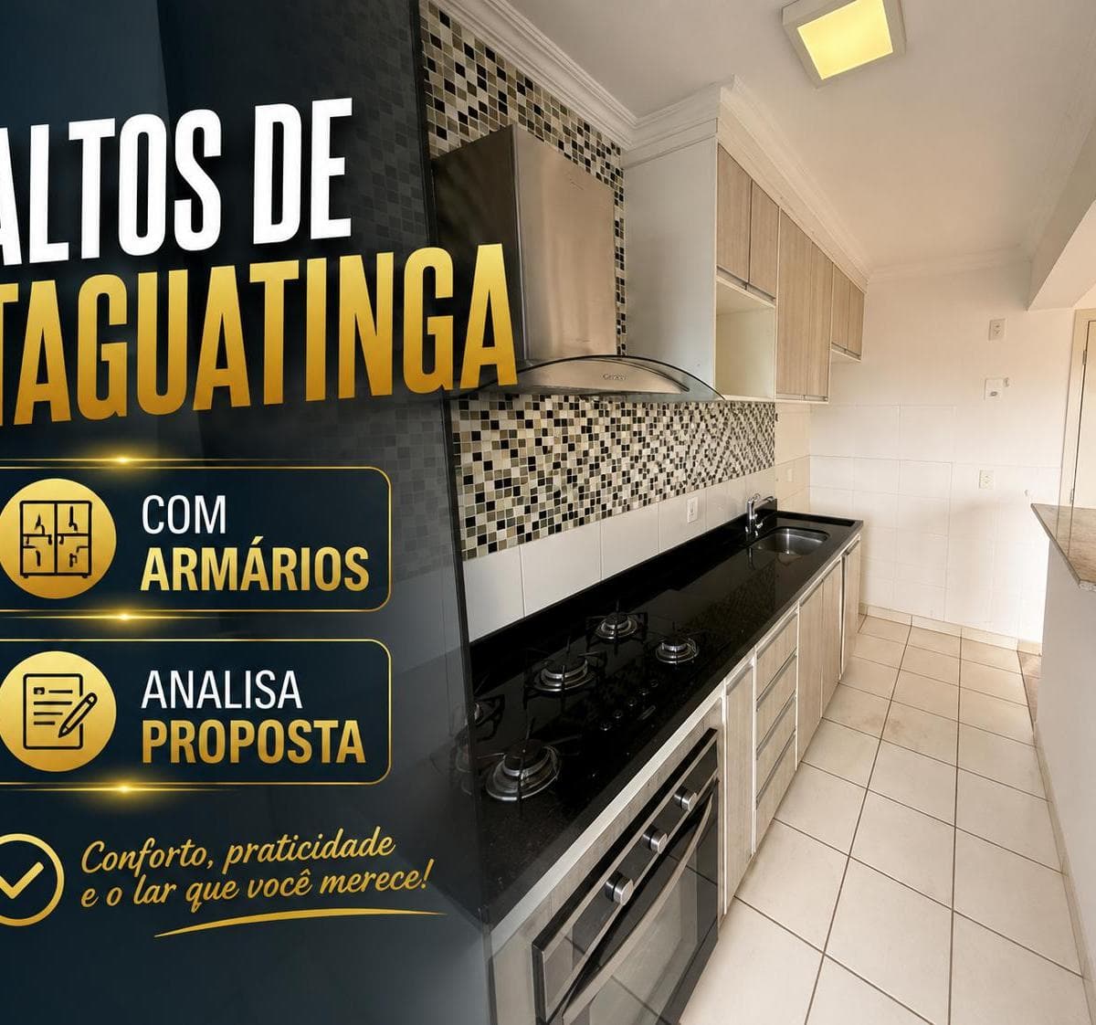 Cozinha com armários planejados, bancada em granito preto, fogão cooktop e exaustor.